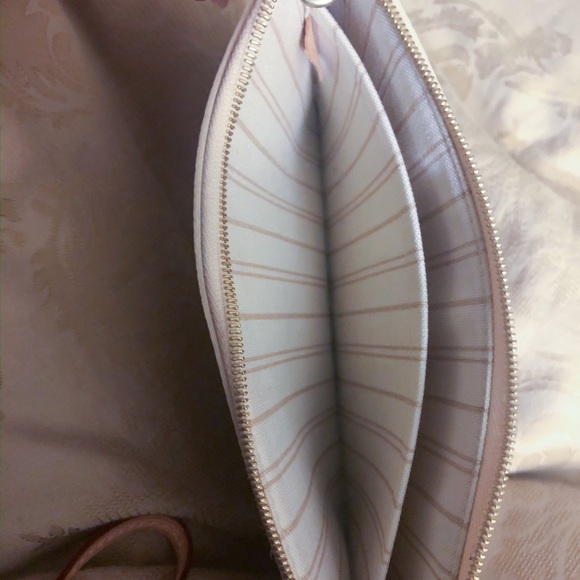 Louis Vuitton Damier Azur Clutch - Picture 4 of 8